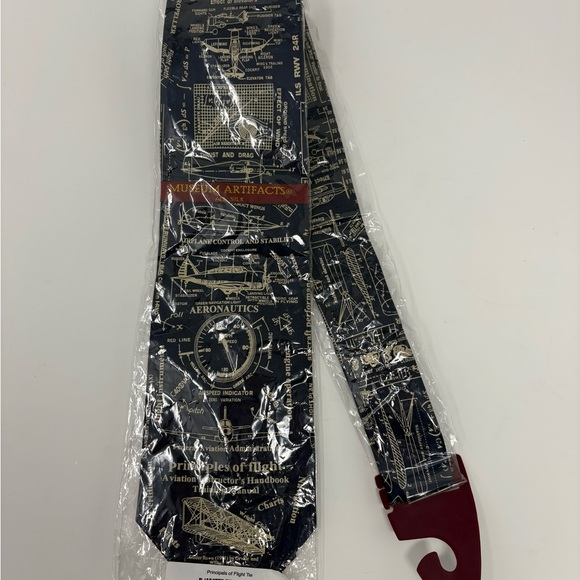 Museum Artifacts Men's Necktie Tie Silk Principles of Flight Diagrams NWT - Picture 7 of 7
